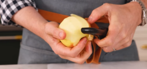 peel the apple